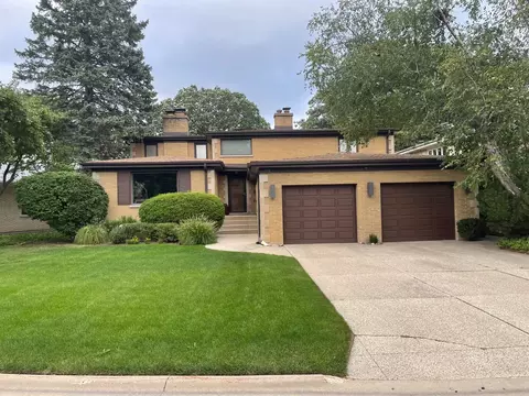 6931 N Lexington Ln, Niles, IL 60714