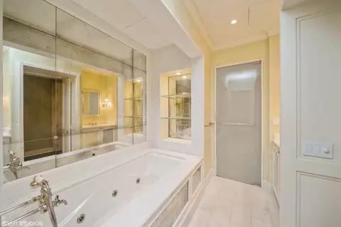 Bath - 159 E Walton Pl #7D, Chicago, IL 60611 photo 1 of 7
