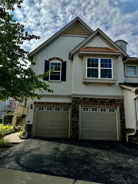 2166 N Shadow Creek Ct, Vernon Hills, IL 60061