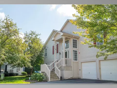 854 Stuarts Dr, Saint Charles, IL 60174