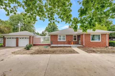 500 W Patton St, Paxton, IL 60957