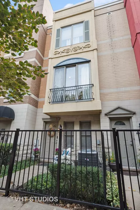 523 N Peoria St, Chicago, IL 60642