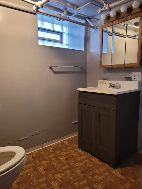Bath - 602 E 92nd St, Chicago, IL 60619 photo 4 of 4