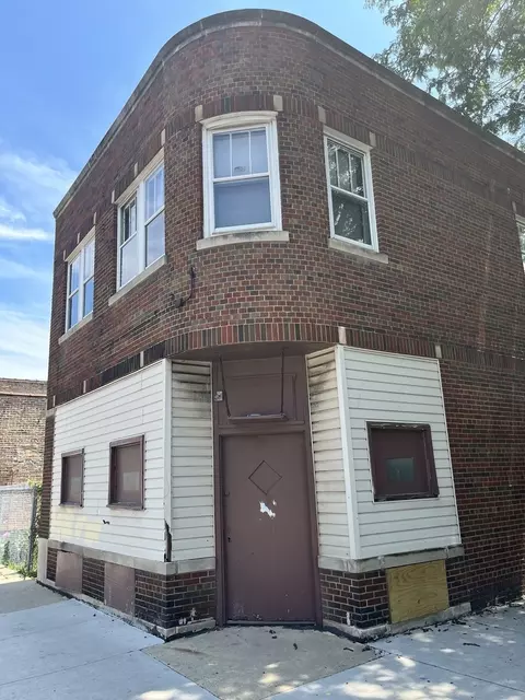 2425 W Lithuanian Plaza Ct, Chicago, IL 60629