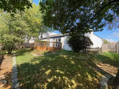655 Equestrian Dr, Wheeling, IL 60090 photo 2