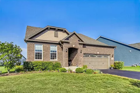 50 Pacific Ave, Hawthorn Woods, IL 60047