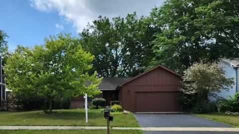 590 Plum Tree Ln, Antioch, IL 60002