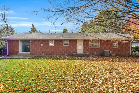 1204 Devonshire Dr, Champaign, IL 61821 photo 32
