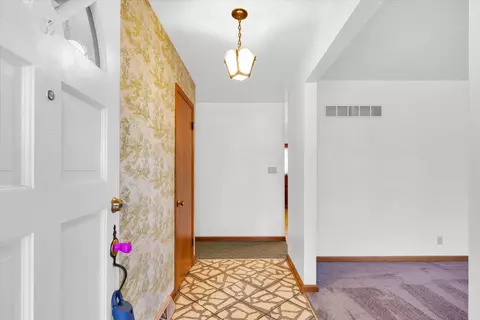 1204 Devonshire Dr, Champaign, IL 61821 photo 6