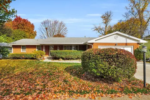 1204 Devonshire Dr, Champaign, IL 61821 photo 2