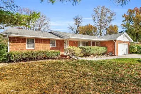 1204 Devonshire Dr, Champaign, IL 61821