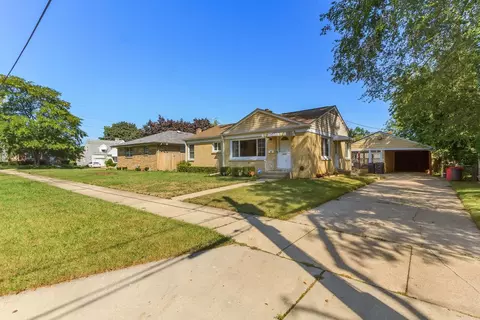 1615 Hickory St, Waukegan, IL 60085