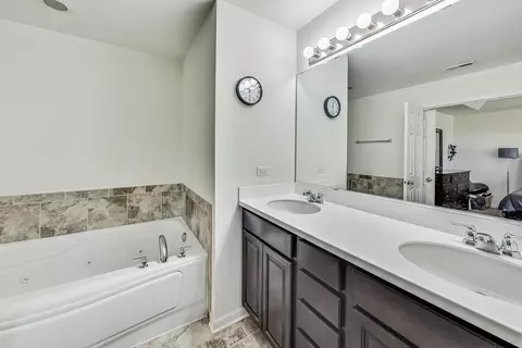 4034 Pompton Ct, Elgin, IL 60124 photo 22