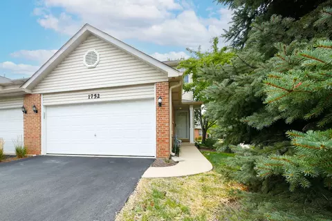 1752 Windward Ave, Naperville, IL 60563