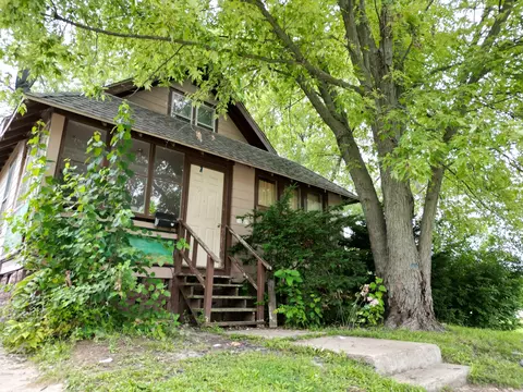 135 S Brown St, Watseka, IL 60970