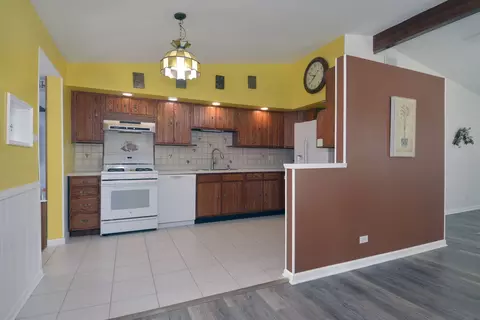 3803 Wren Ln, Rolling Meadows, IL 60008 photo 4