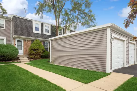 564 Westminster Cir, Roselle, IL 60172