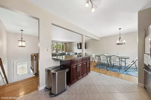 65 S Mill Rd, Addison, IL 60101 photo 7