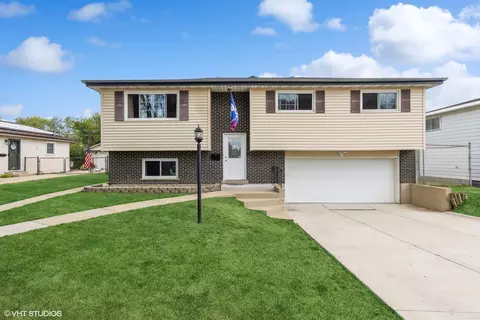 65 S Mill Rd, Addison, IL 60101