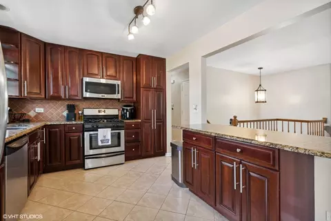 65 S Mill Rd, Addison, IL 60101 photo 6