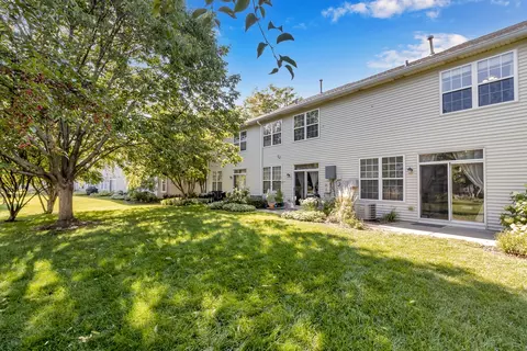 2350 Sheehan Dr, Naperville, IL 60564 photo 3