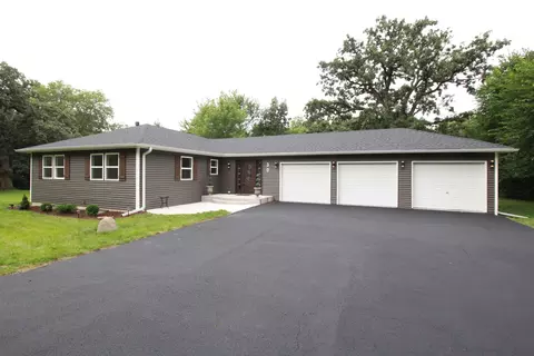 30 E Lyncliff Dr, Oswego, IL 60543