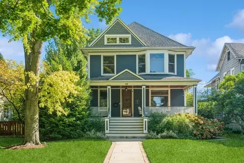 118 Wesley Ave, Oak Park, IL 60302