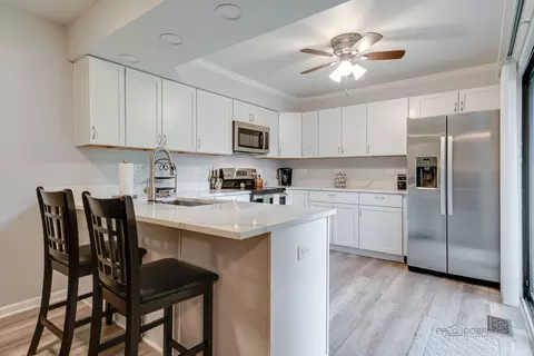 601 Dunham Rd, Gurnee, IL 60031 photo 8