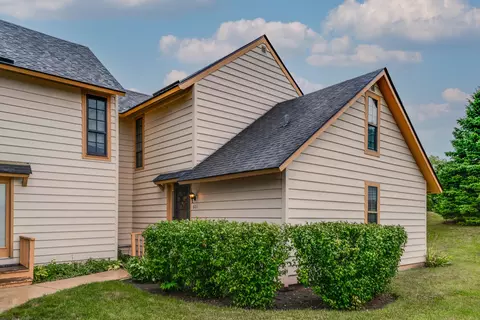 601 Dunham Rd, Gurnee, IL 60031