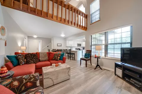 601 Dunham Rd, Gurnee, IL 60031 photo 7