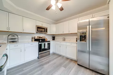 601 Dunham Rd, Gurnee, IL 60031 photo 9