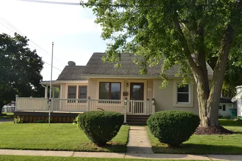 1214 E Jefferson St, Clinton, IL 61727