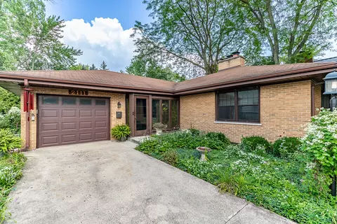 2111 Collett Ln, Flossmoor, IL 60422