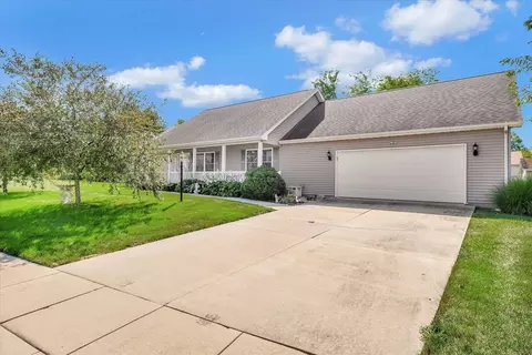 1301 Devonshire Dr, Monticello, IL 61856