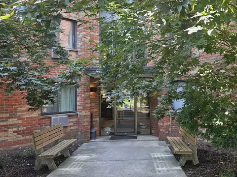 5310 N Chester Ave #404, Chicago, IL 60656