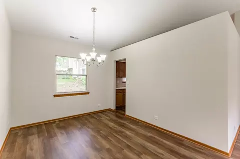 303 Jonquil Ct, Aurora, IL 60504 photo 3