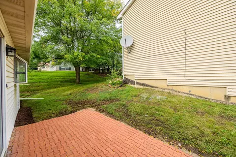 303 Jonquil Ct, Aurora, IL 60504 photo 10