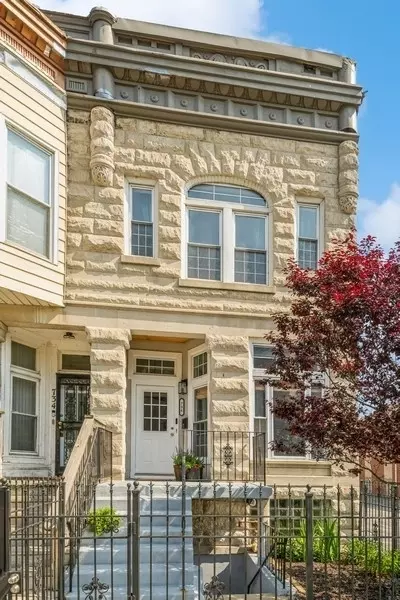 736 E 42nd St, Chicago, IL 60653