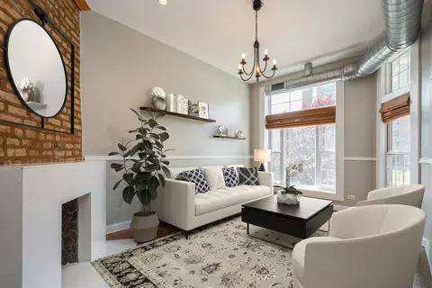 736 E 42nd St, Chicago, IL 60653 photo 2