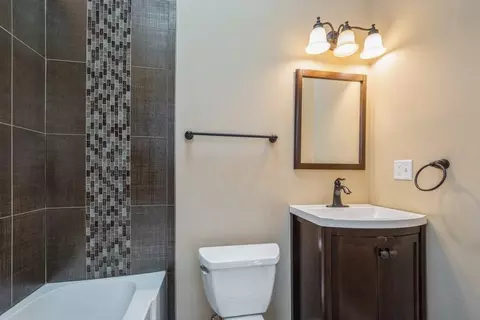 736 E 42nd St, Chicago, IL 60653 photo 17