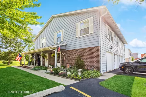 764 Gloucester Dr #764, Elk Grove Village, IL 60007