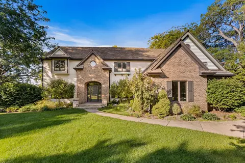 1201 Oak Creek Rd, Mahomet, IL 61853