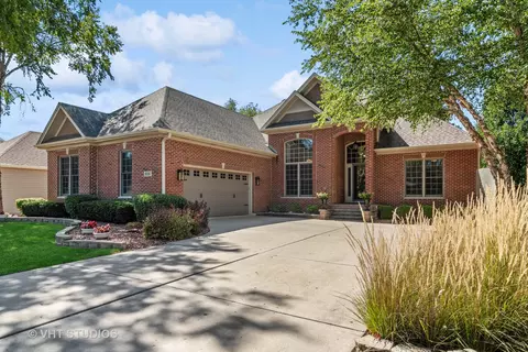 916 Oak St, Sugar Grove, IL 60554