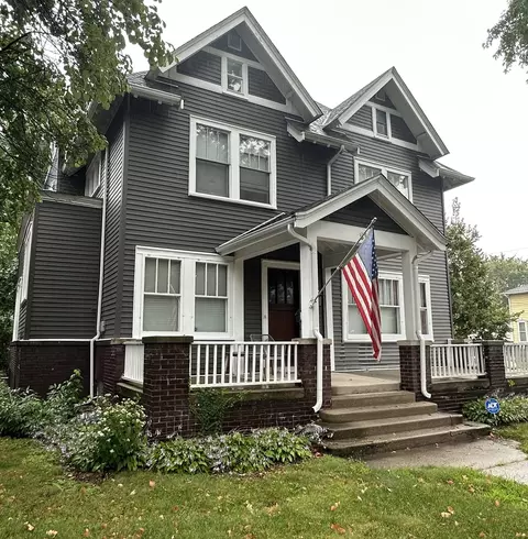 516 E Downer Pl, Aurora, IL 60505 photo 2