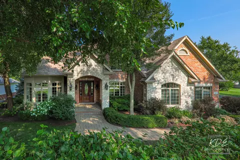 5609 Lomond Ave, Downers Grove, IL 60516