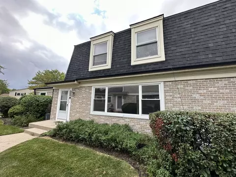 2194 N Oakbrook Cir #2B, Palatine, IL 60074