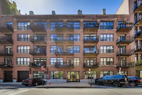 375 W Erie St #411, Chicago, IL 60654