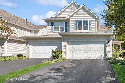 2932 Langston Cir, Saint Charles, IL 60175