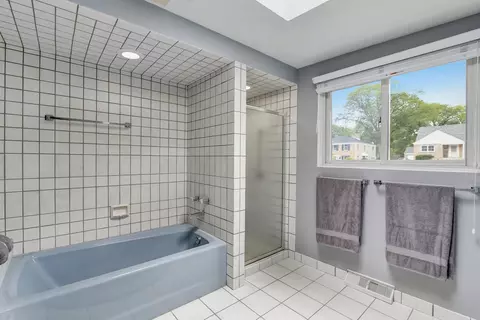 1002 Gary Ct, Wheaton, IL 60187 photo 22