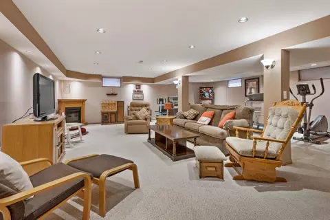 1860 Monday Dr, Elgin, IL 60123 photo 22